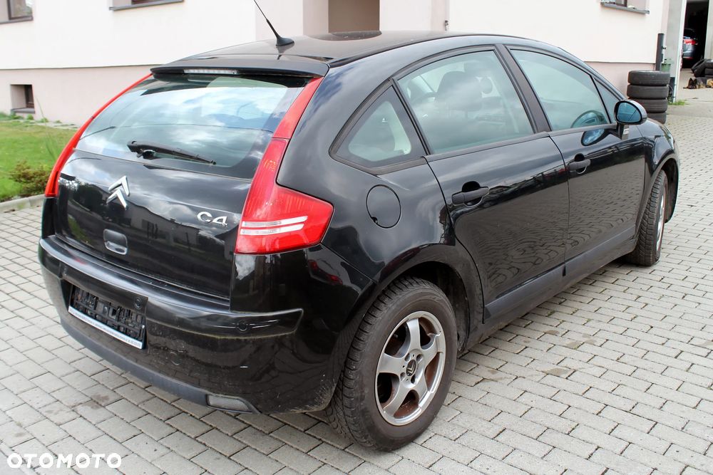 Citroën C4 1.4 16V Style - 4