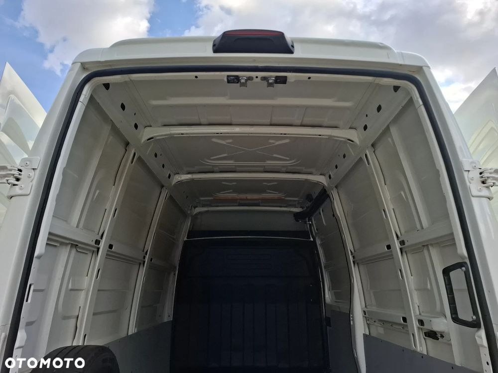 Iveco Daily 35S13 L2H2 ŚREDNIAK Klima HAK 3500KG - 28