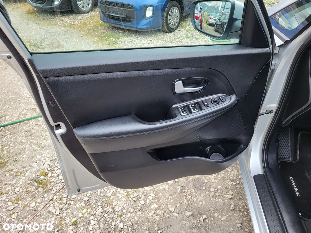 Kia Carens 1.6 GDI UEFA EURO 2016 - 11
