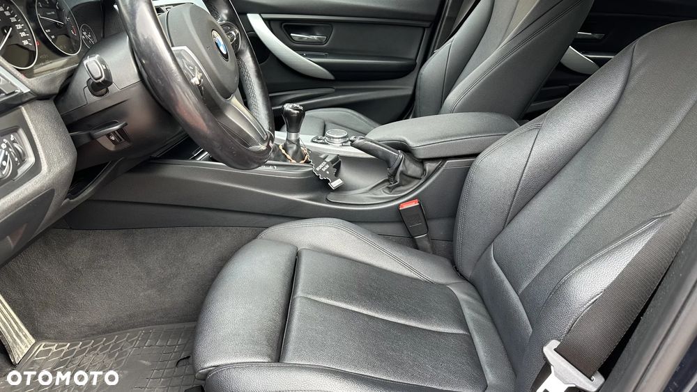 BMW Seria 3 318d - 16