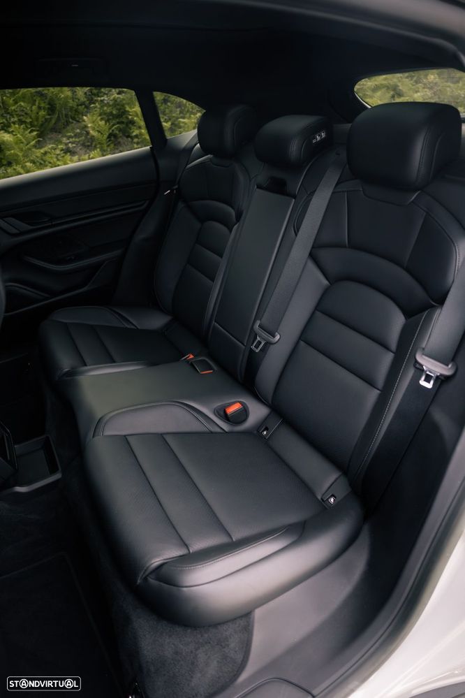 Porsche Taycan Sport Turismo - 24