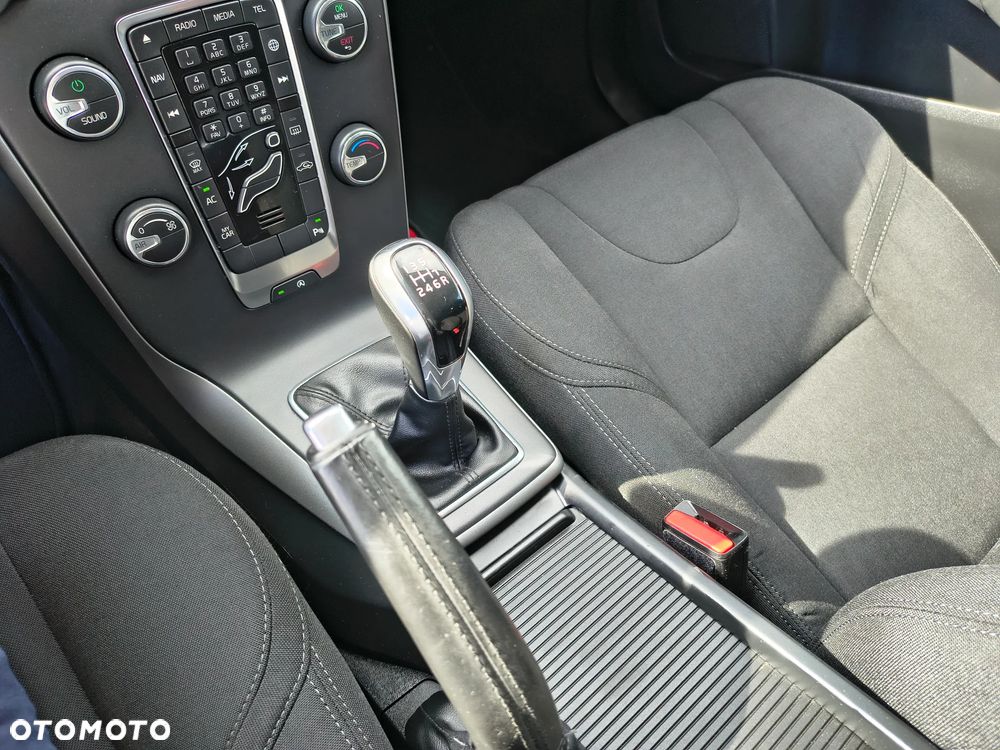 Volvo V40 D2 Momentum - 25