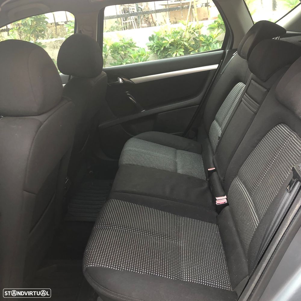 Peugeot 407 SW - 7