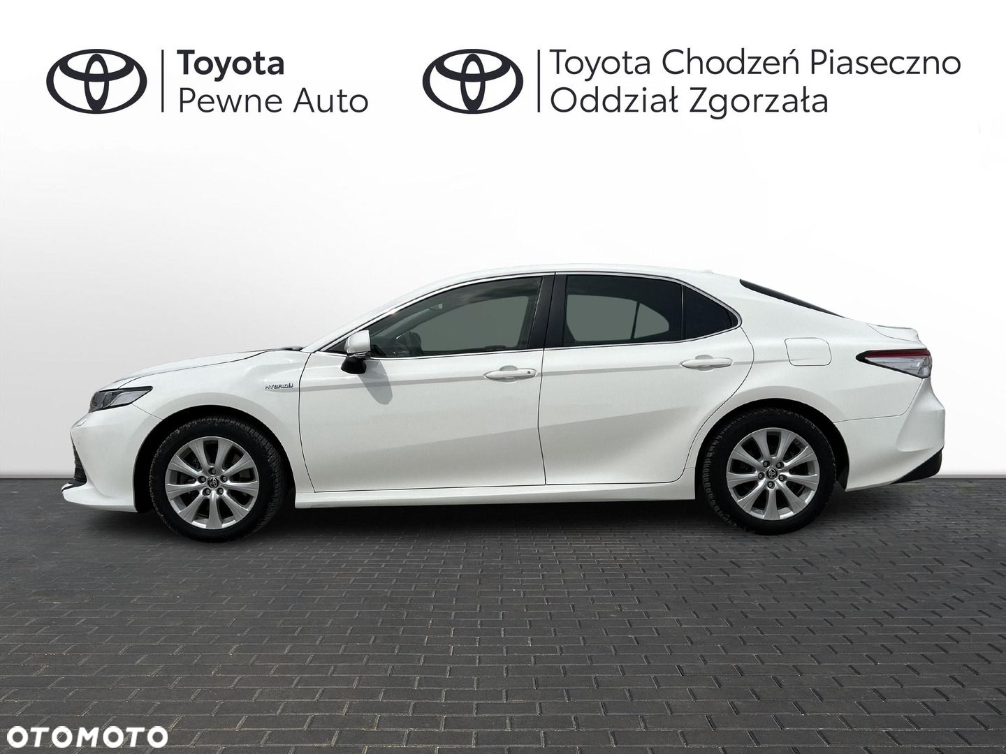 Toyota Camry - 4