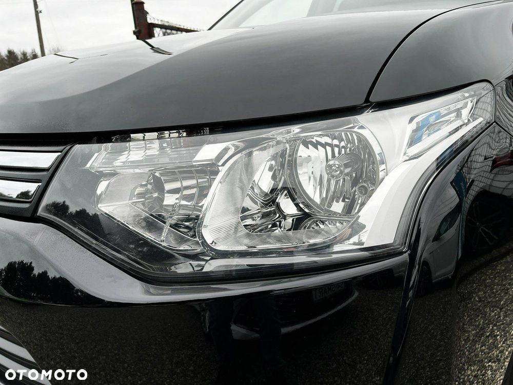 Mitsubishi Outlander 2.0 Instyle + 4WD CVT - 10