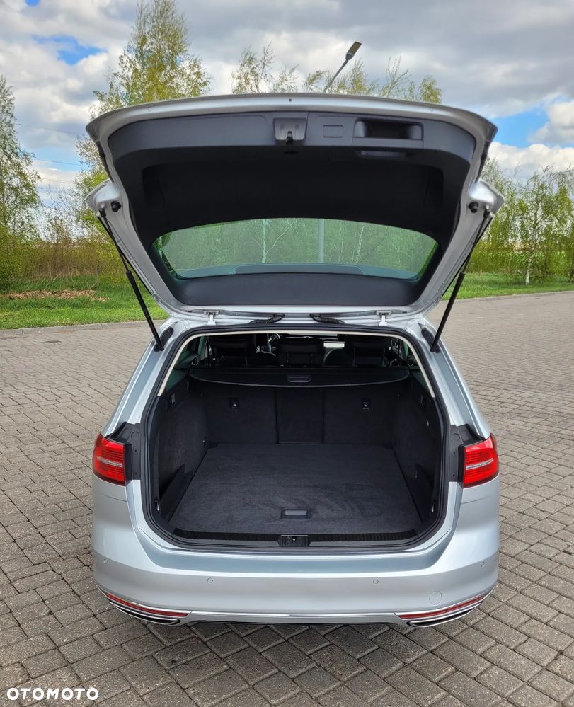 Volkswagen Passat 2.0 TDI (BlueMotion Technology) Highline - 36
