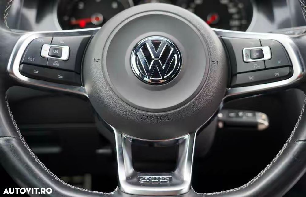 Volkswagen Golf - 19