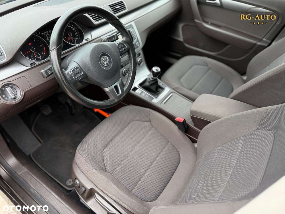 Volkswagen Passat - 39