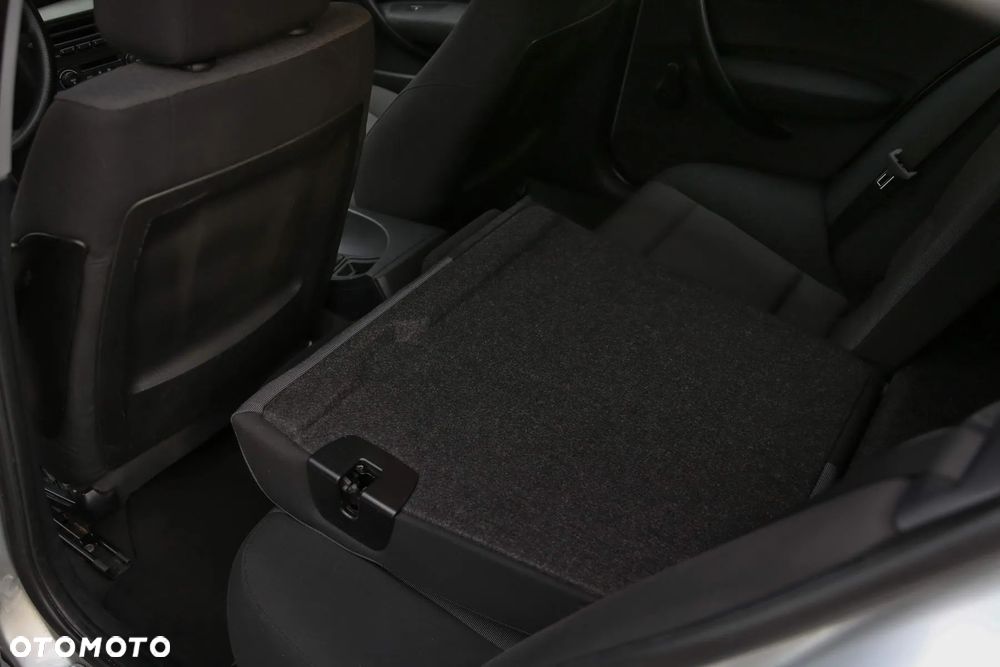 BMW Seria 1 118i - 32