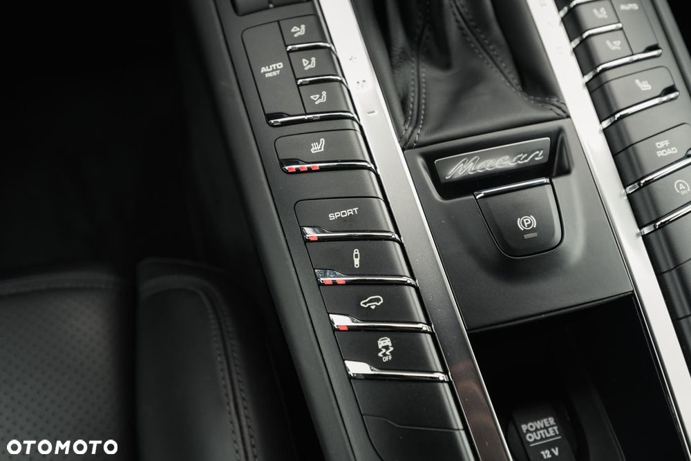 Porsche Macan Turbo - 23