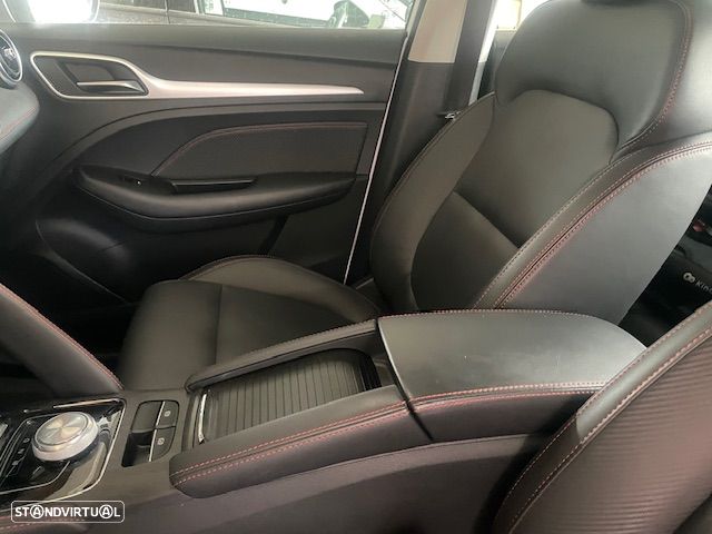MG ZS Standard Luxury - 11