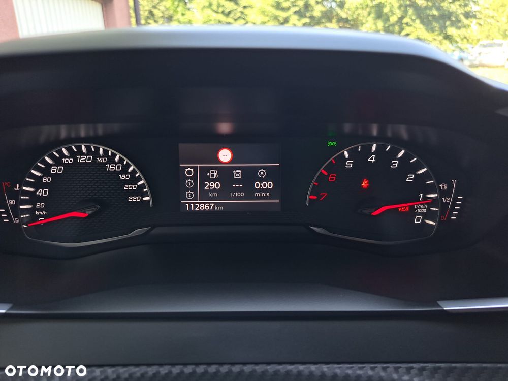 Peugeot 208 Benzin 100 Business - 17
