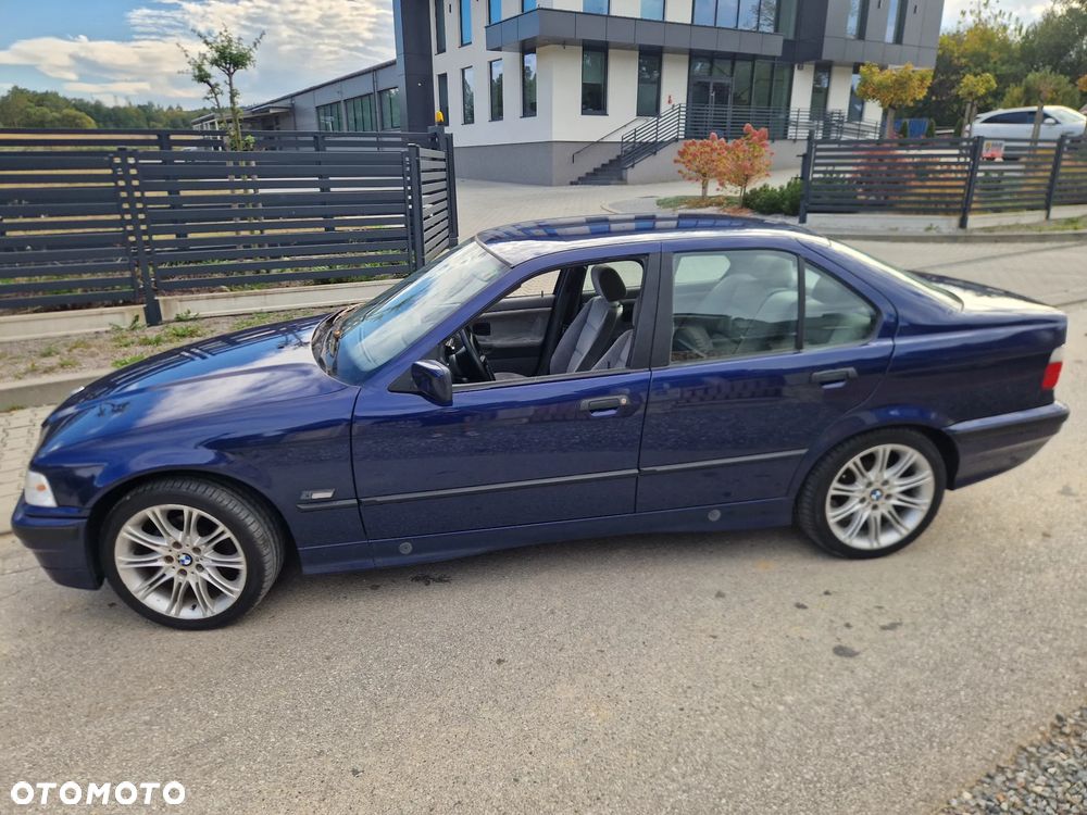 BMW Seria 3 318i - 33