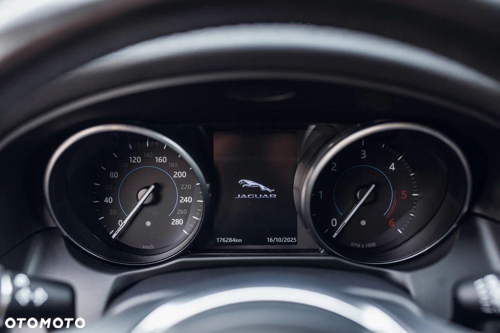 Jaguar XF 2.0 i4D R-Sport - 23