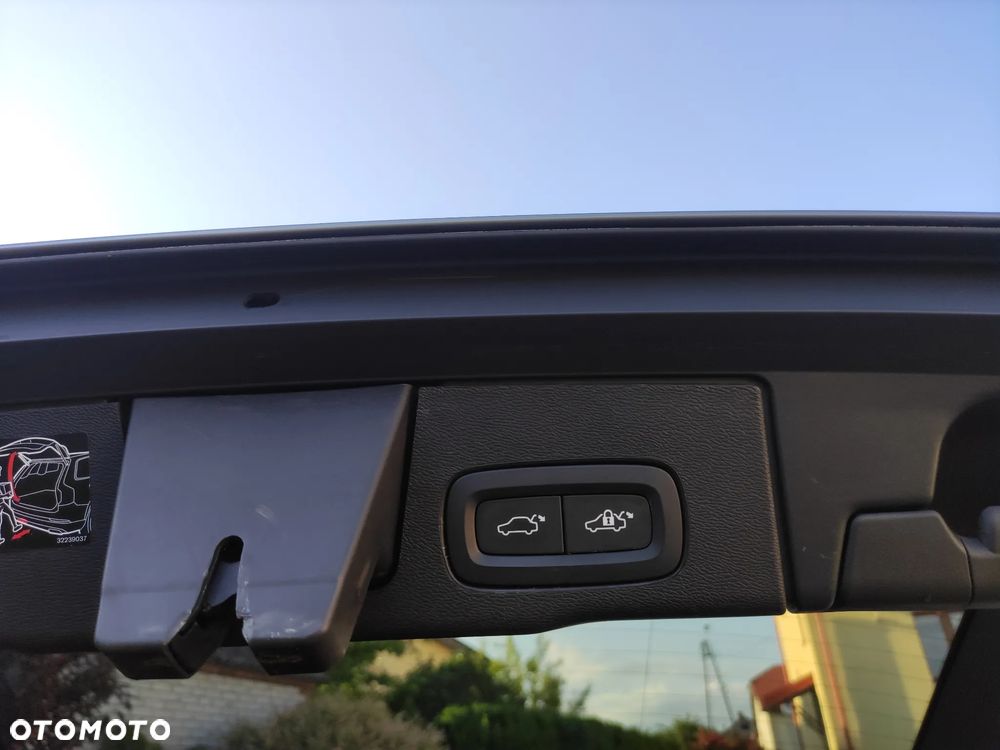 Volvo XC 60 T6 AWD Geartronic Momentum - 26