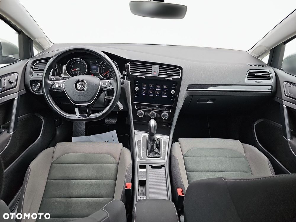 Volkswagen Golf - 34
