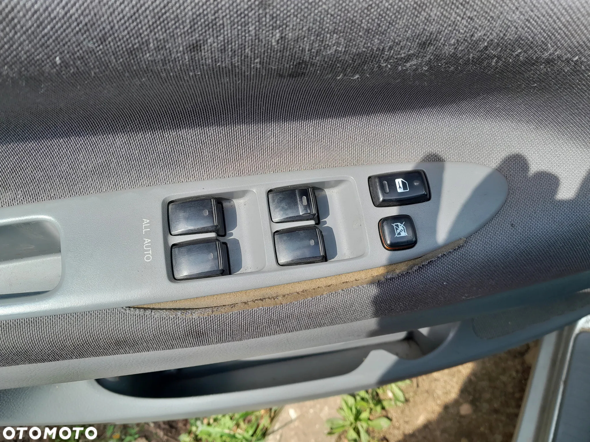 Przełącznik szyb TOYOTA Avensis Verso - 2
