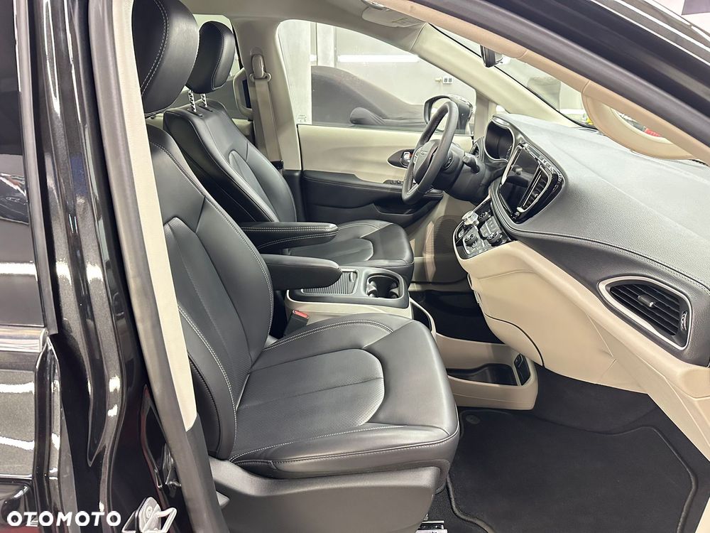 Chrysler Pacifica - 8