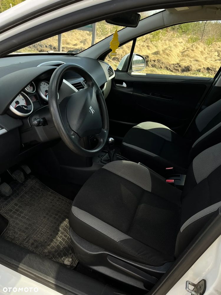 Peugeot 207 1.4 - 10