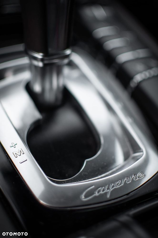 Porsche Cayenne Platinum Edition - 12