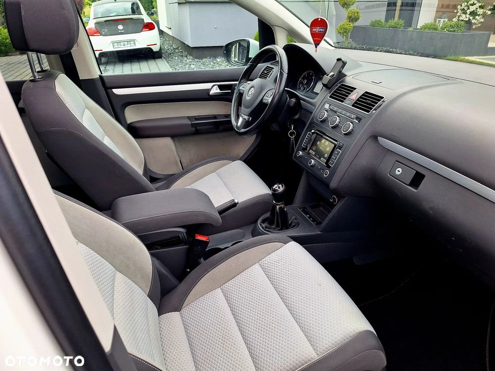 Volkswagen Touran - 27