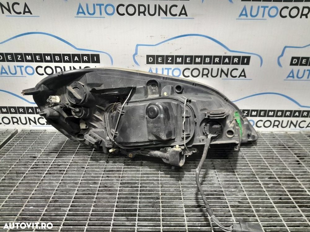 Far Stanga Volvo XC60 2008 - 2013 SUV 4 Usi (1104) Fara xenon 30763145 - 3