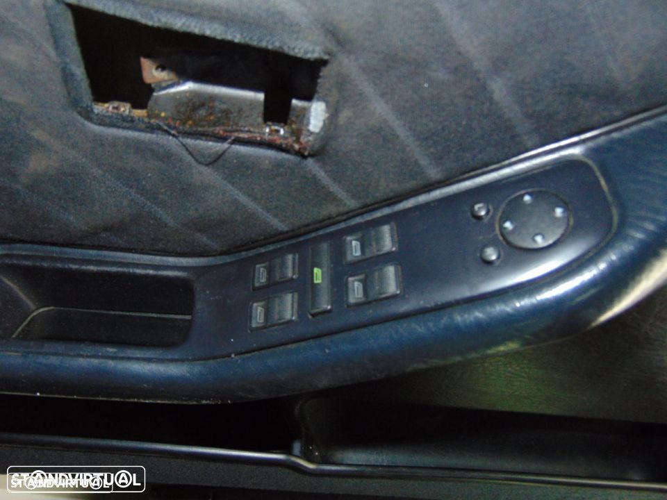 Audi 80 Avant carrinha - quartelas das portas da frente nuas mais de trás mais comandos de vidro eléctricos mais fechos e botões dos vidros eléctricos de trás - 5