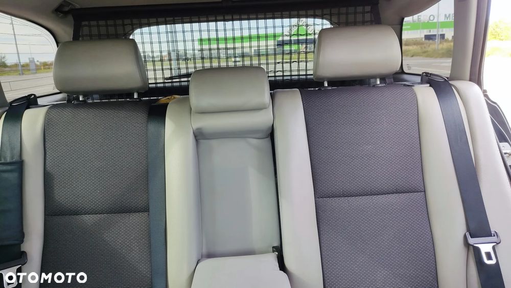 Toyota Avensis 1.8 VVT-i Combi Sol - 9