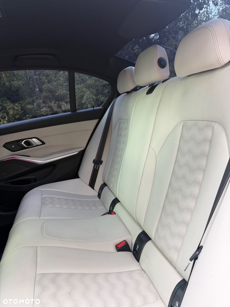 BMW M3 Competition M xDrive - 19
