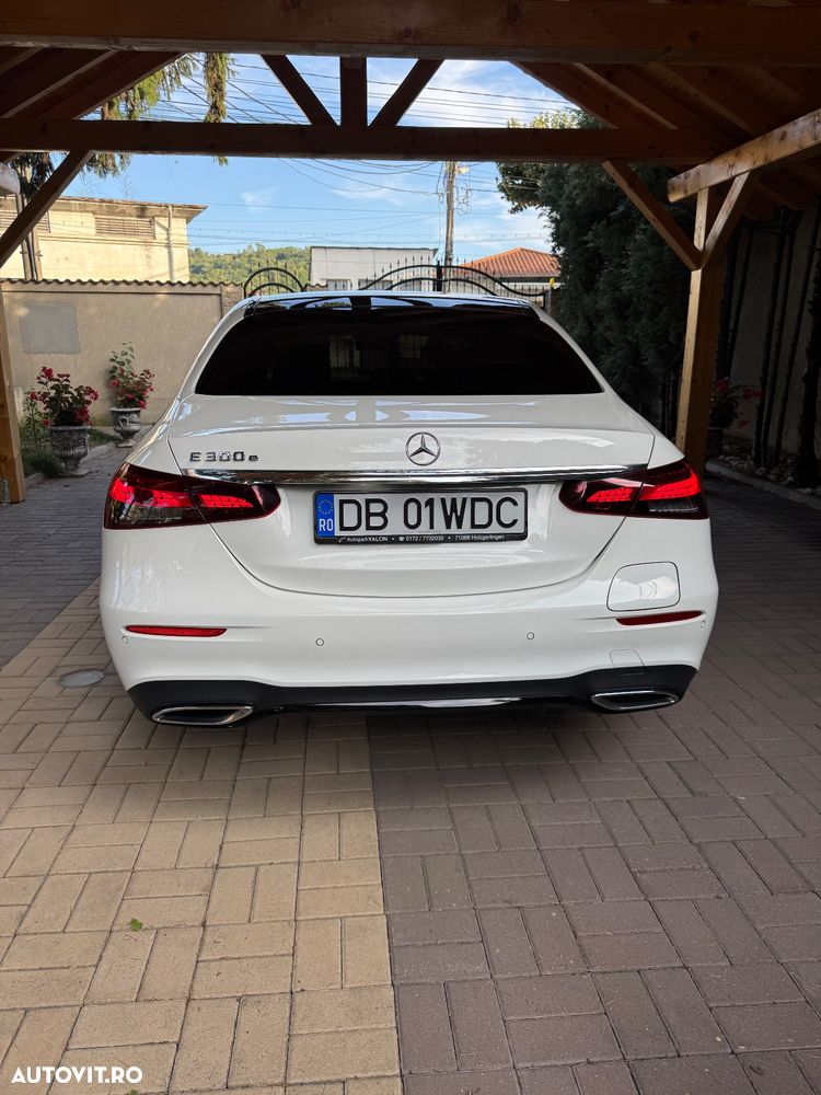 Mercedes-Benz E 300 9G-TRONIC AMG Line - 4