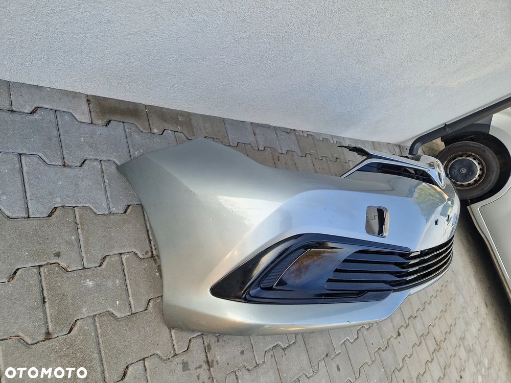 Zderzak Toyota Auris II lift 2015 - bez dziur - 9