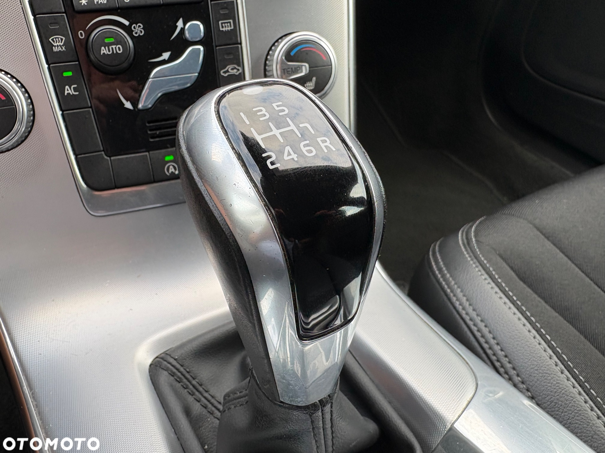 Volvo V60 D2 Momentum - 23