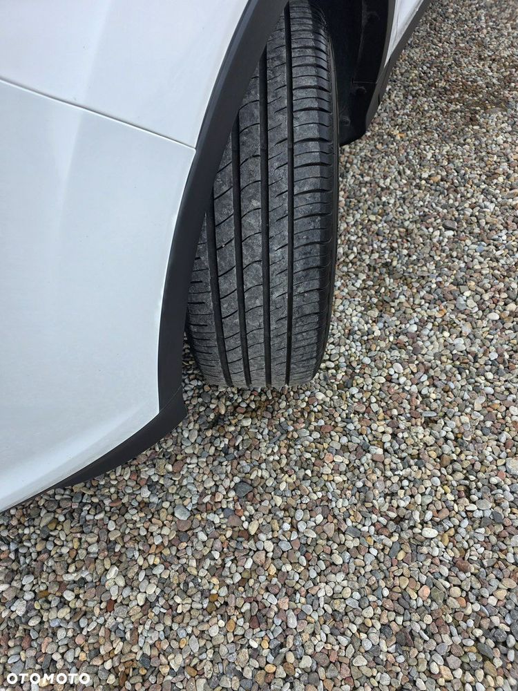Ford Kuga 2.0 TDCi 2x4 Titanium - 11
