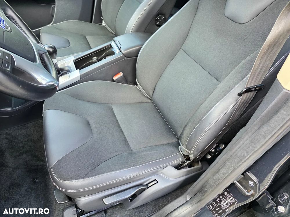 Volvo XC 60 D3 AWD Momentum - 9