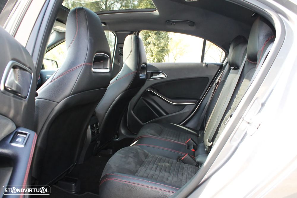 Mercedes-Benz A 45 AMG 4Matic Speedshift 7G-DCT - 25