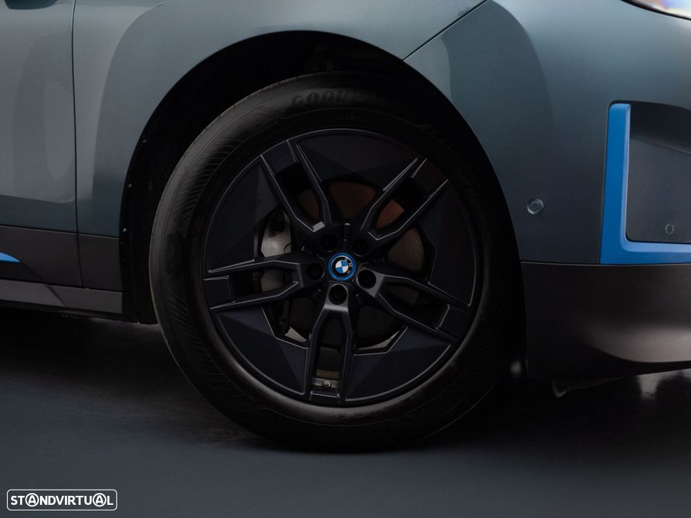 BMW iX xDrive 40 - 9