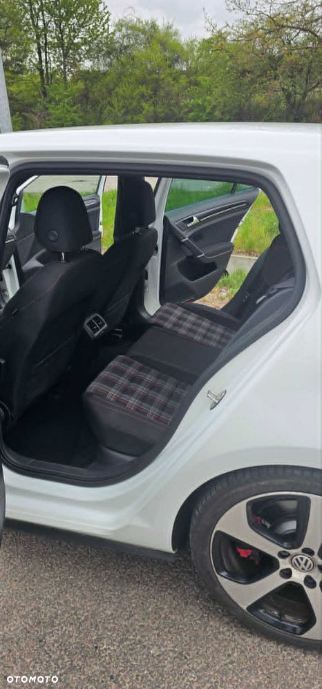 Volkswagen Golf - 5