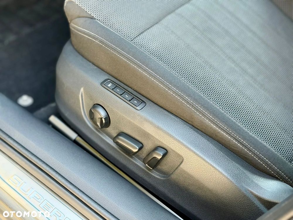 Skoda Superb 2.0 TDI SCR 4x4 Style DSG - 25