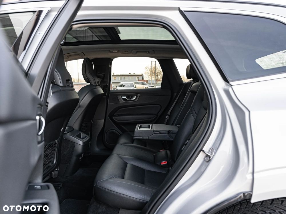 Volvo XC 60 B4 D Geartronic Momentum Pro - 29