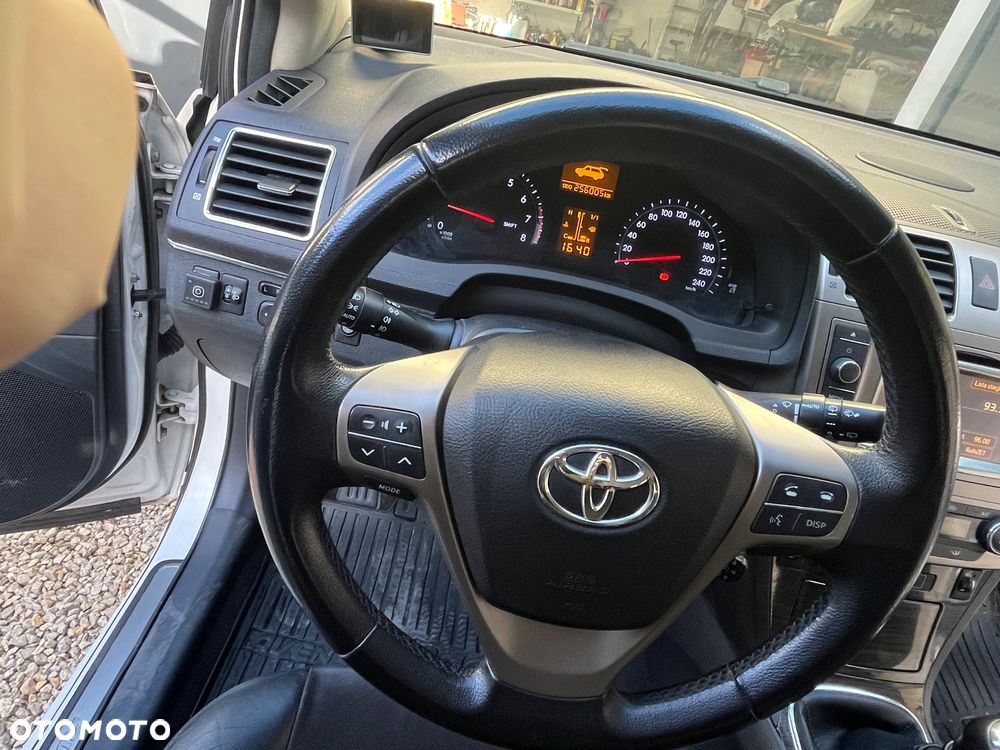 Toyota Avensis Touring Sports 1.8 Executive - 12