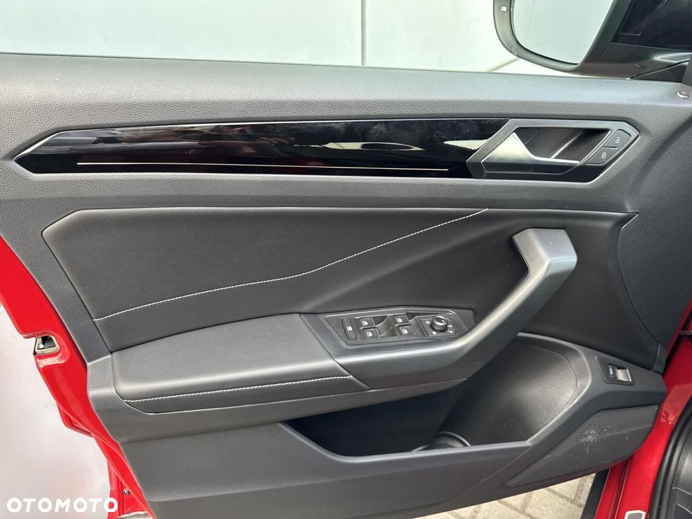 Volkswagen T-Roc - 10