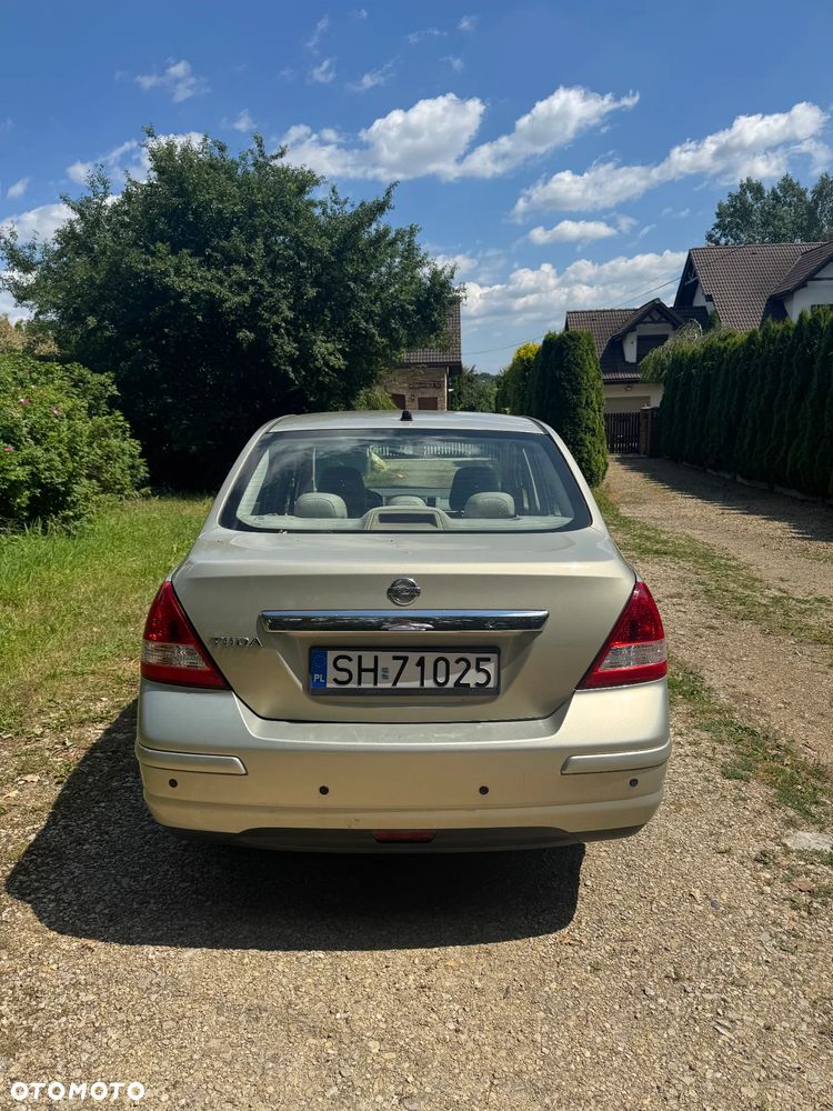 Nissan Tiida - 5