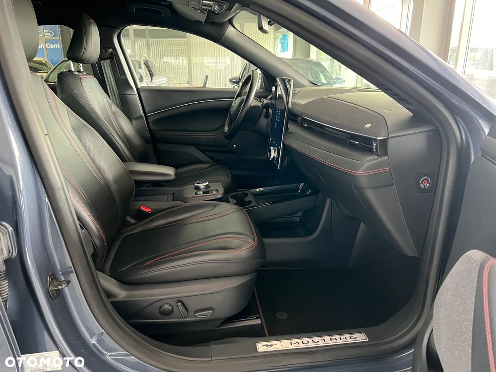 Ford Mustang Mach-E - 40