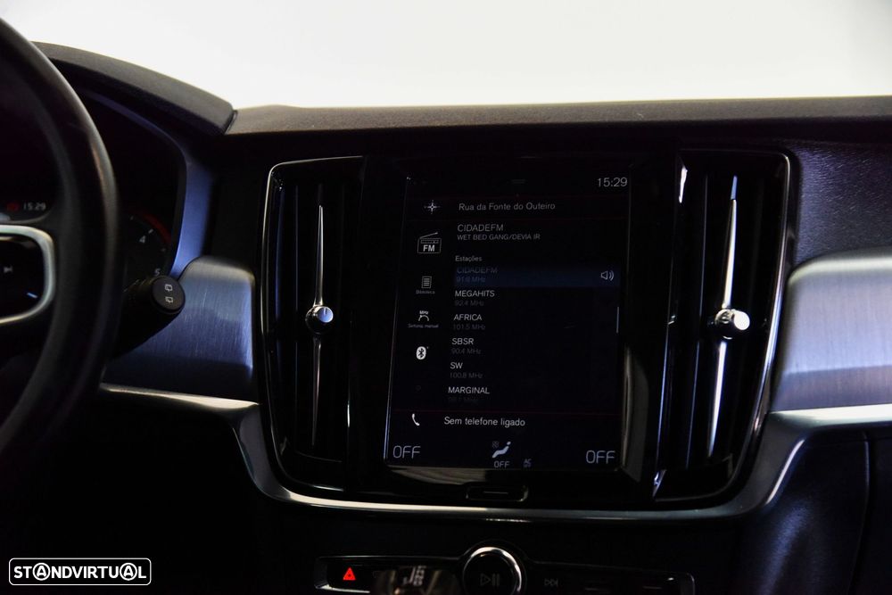 Volvo V90 2.0 D4 Momentum Geartronic - 17