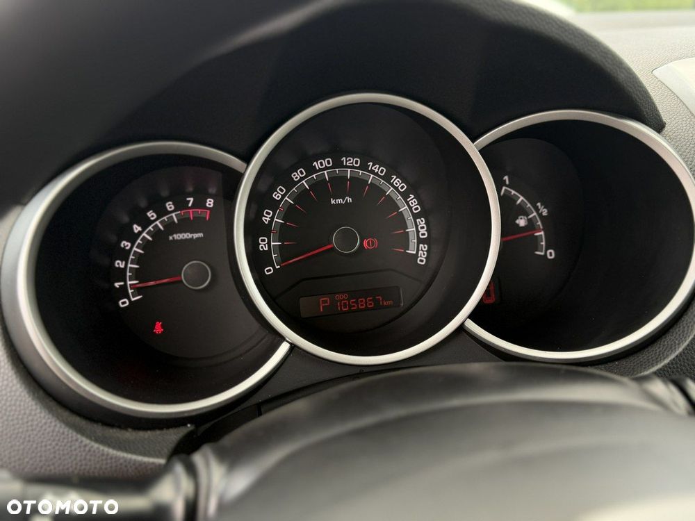 Kia Venga - 22
