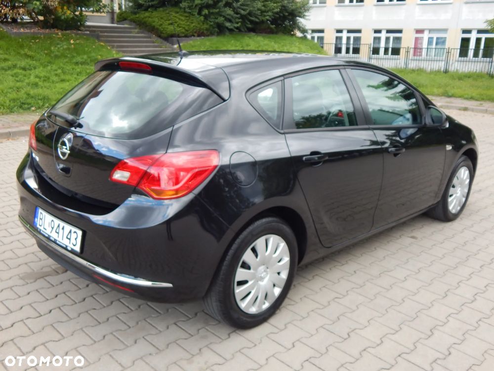 Opel Astra 1.6 150 Jahre - 3