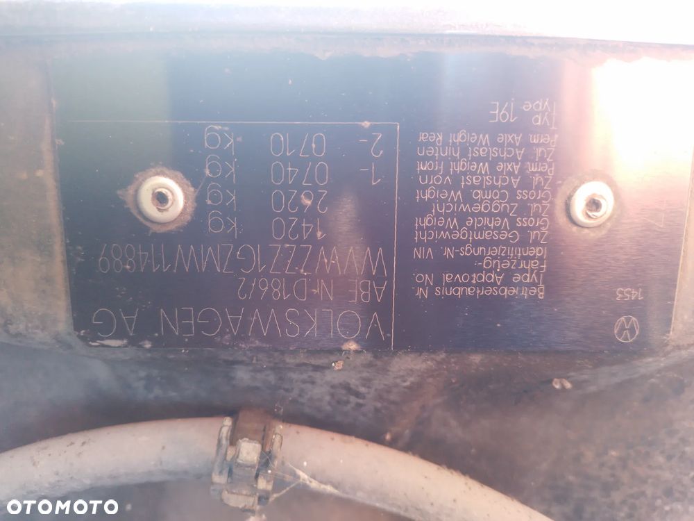 VW GOLF II  1.6 PN    ATRAPA GRILL   LA7U - 17