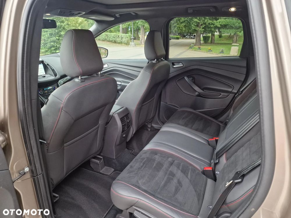 Ford Kuga 2.0 TDCi 2x4 ST-Line - 6