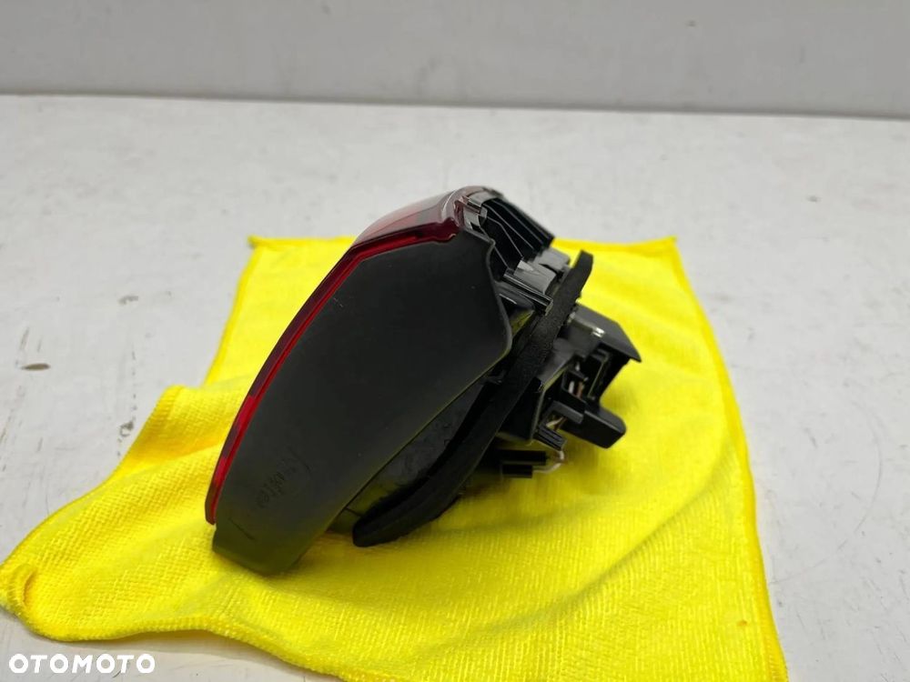 Volkswagen Golf VII HB Lampa w Klapę Prawa Tył Tylna 5G0945308F - 4