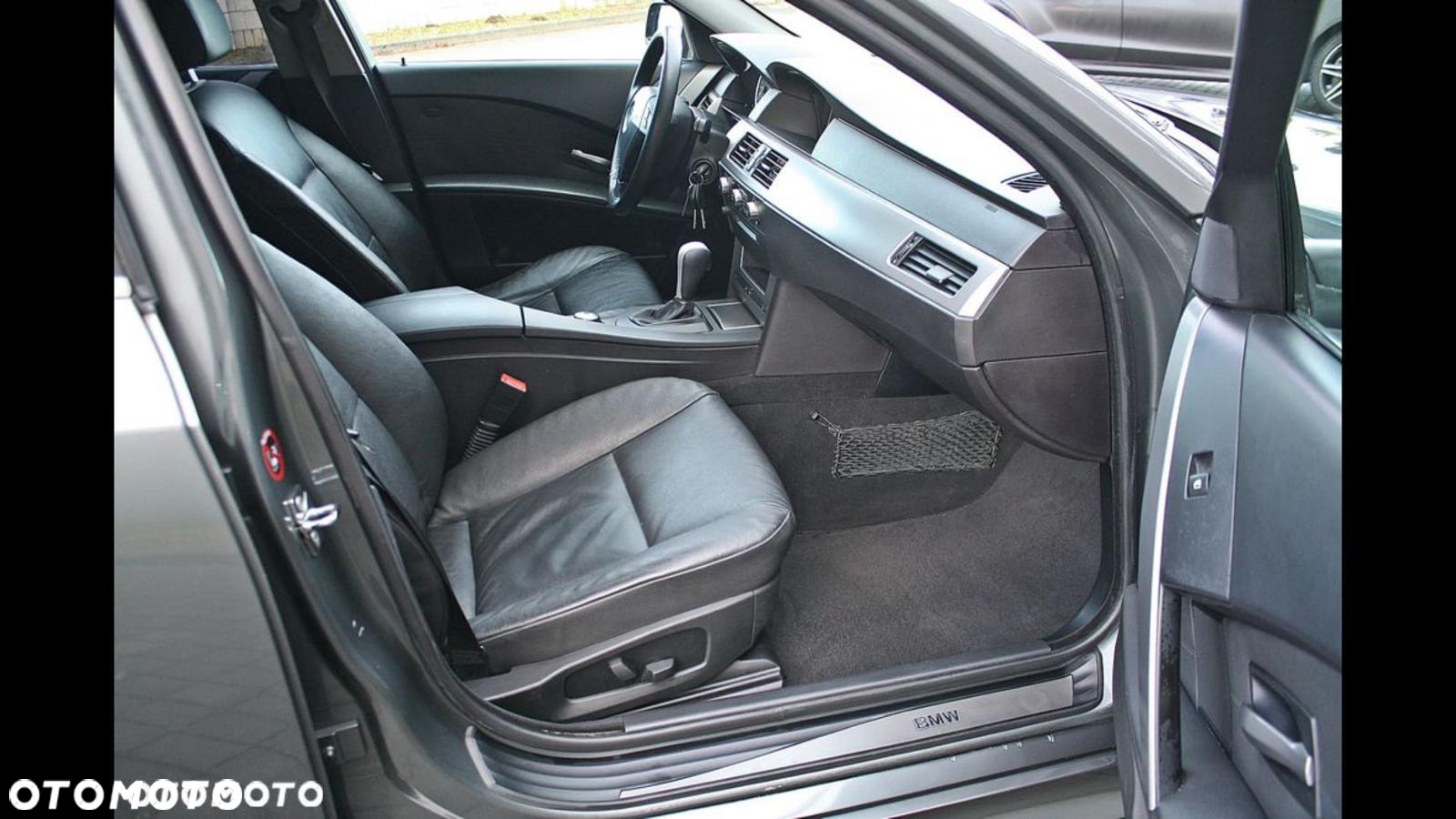 BMW Seria 5 523i - 17